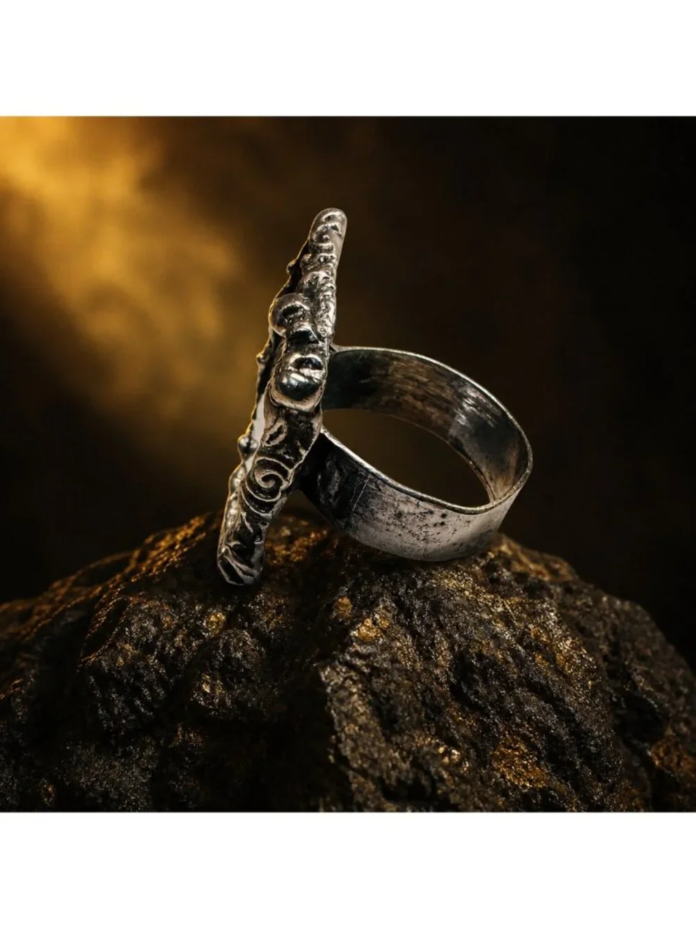 Tiny Canvas Statement Ring – Vintage Woman Portrait, Silver-Blend Spoon Bowl Ban